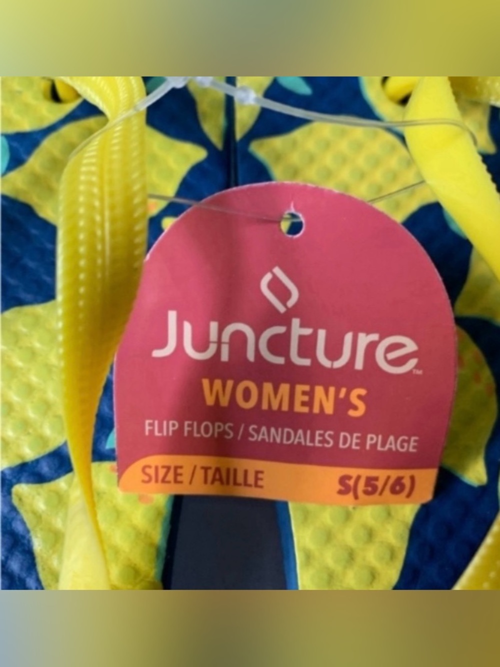 🆕 Yellow Lemon Print Flip Flops - Picture 2 of 6